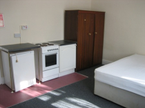 Room with own kitchen unit for rent, Glyn Ave (1-3)