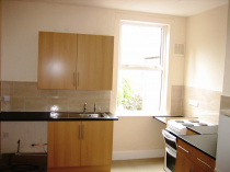 Half-flat for rent-Queens Rd (21-4)