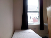 Small room, Christ Church Rd (44-5)